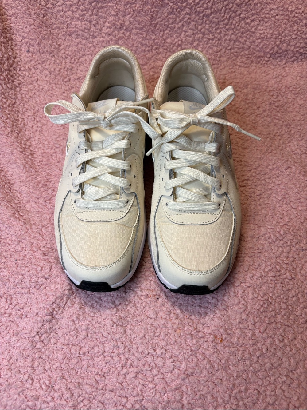 Nike Women’s Air Max Low-Top Sneakers in Pale Beige and Metallic Silver - Picture 4 of 8